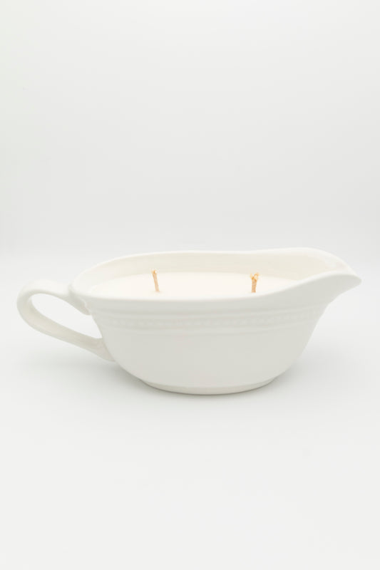 gravy boat white vessel