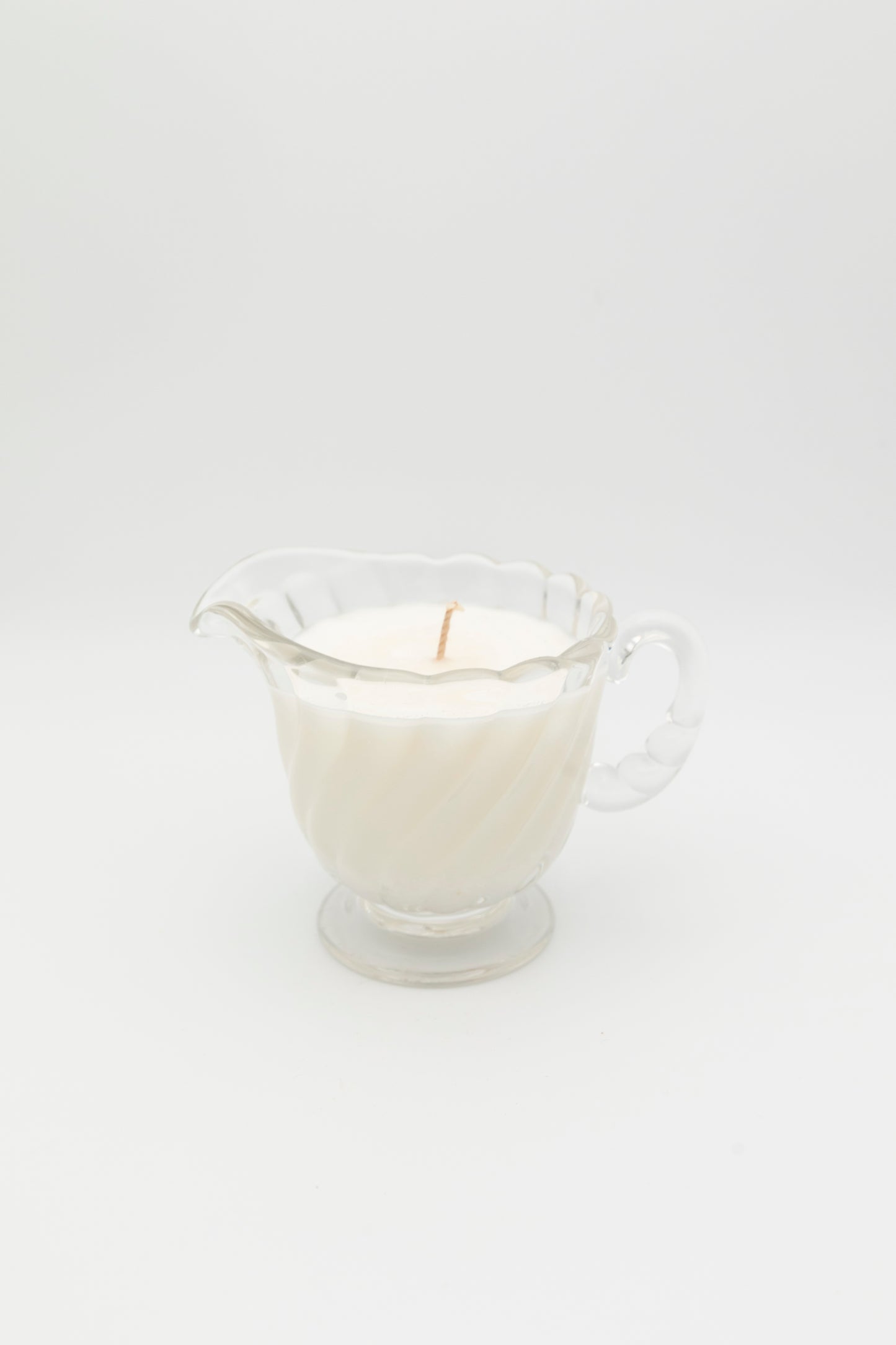 creamer with line design