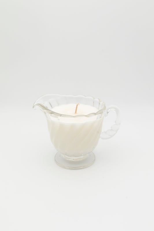 creamer with line design