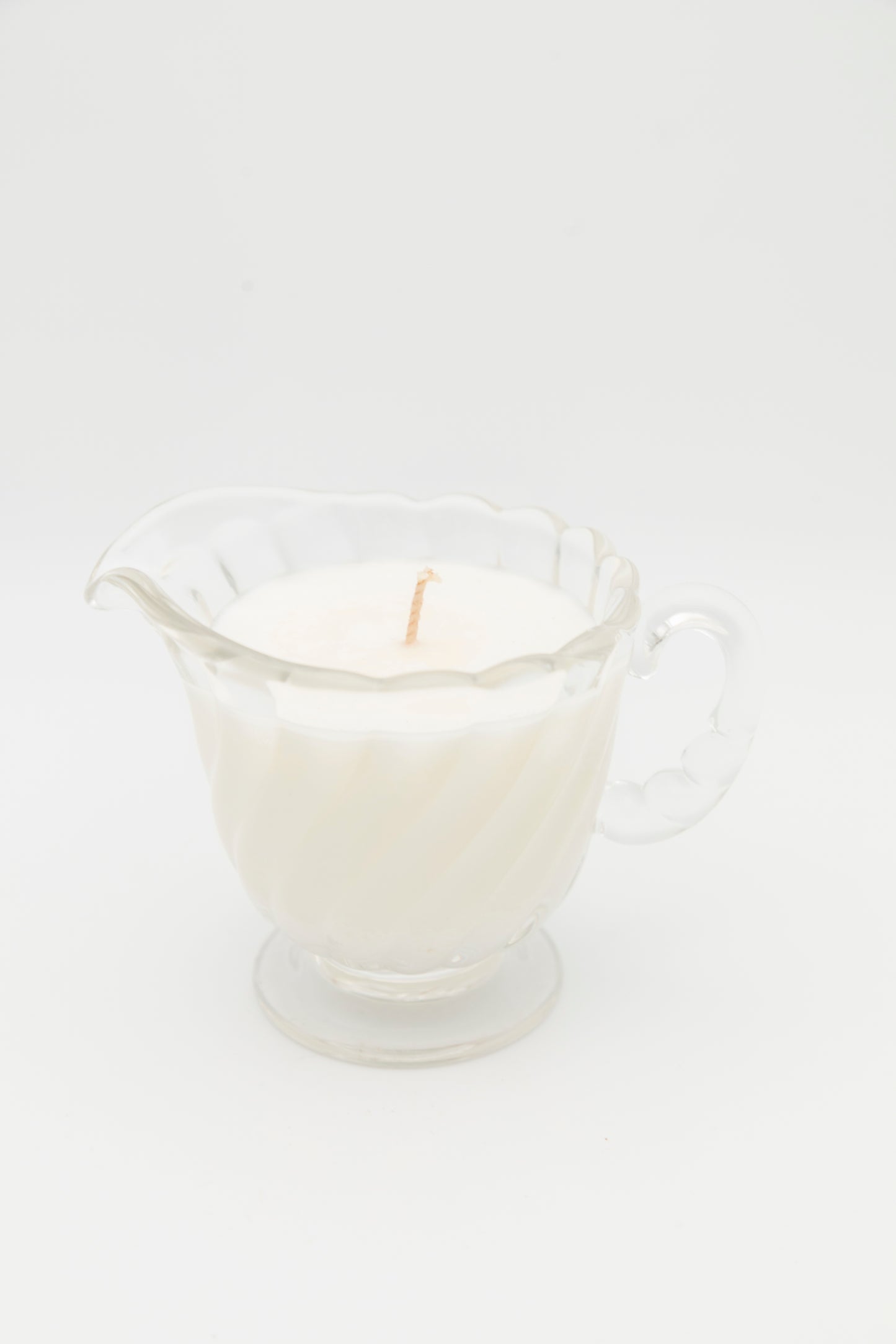 creamer with line design