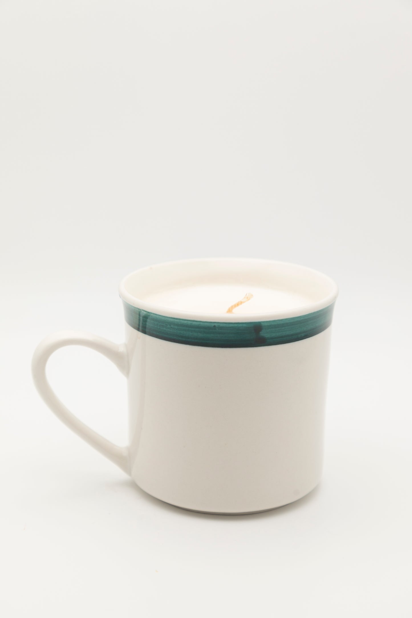 farmhouse style mug with green rim